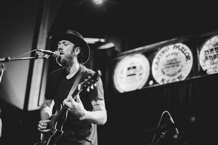 九游官方-美洲杯明星大爆发：精彩表演，万人瞩目！，美洲杯原名